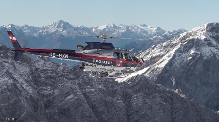 H125 w służbie austriackiego MSW podczas lotu Alpach (fot. BMI)