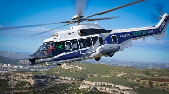 H225 podczas lotu na 100% zrównoważonym paliwie lotniczym (fot. Airbus Helicopters)