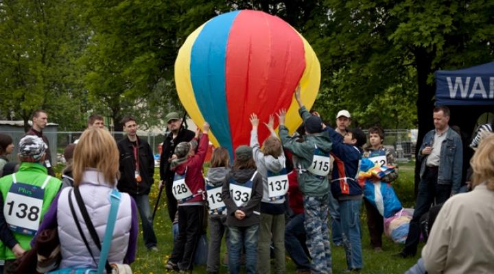 Konkurencja modeli balonów na ogrzane powietrze (fot. komisjamodelarskaap.pl)