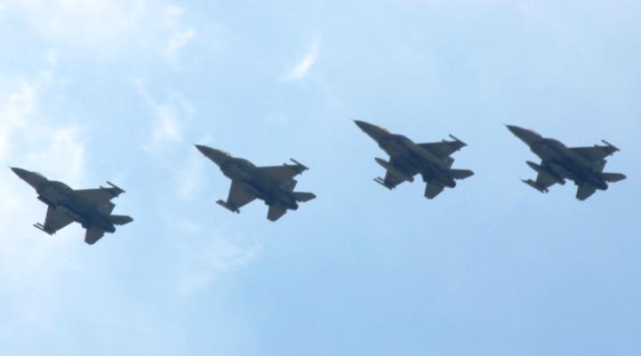 Formacja 4 F-16 należących do Polskich Sił Powietrznych