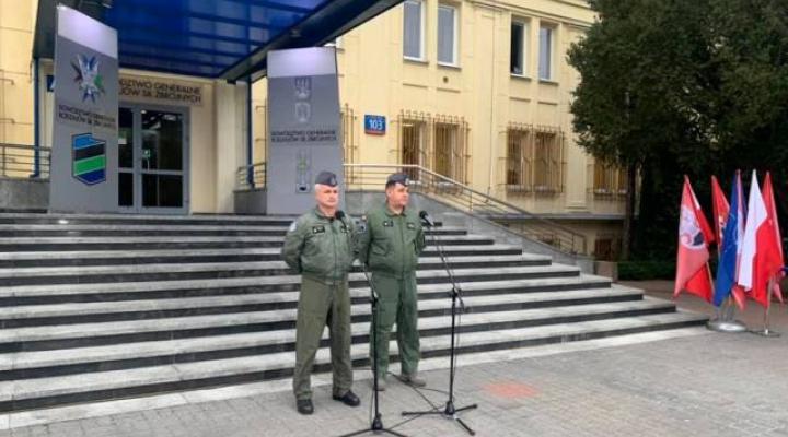 Inspektor Sił Powietrznych, gen. dyw. pil. Jacek Pszczoła i Dowódca 1. SLT płk. pil. Maciej Trelka (fot. DG RSZ)