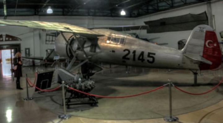 Jedyny zachowany egzemplarz PZL P.24 na ekspozycji w muzeum lotnictwa w Stambule (fot. pl.wikipedia.org)