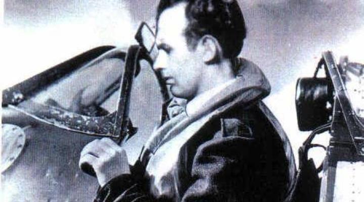 Kapitan Herbst w swoim myśliwcu "Spitfire" (fot. polishhome.org)