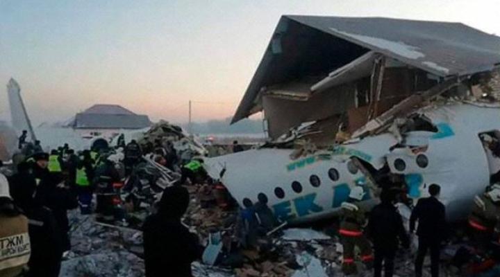 Katastrofa Fokkera 100 w Kazachstanie (fot. avherald.com)