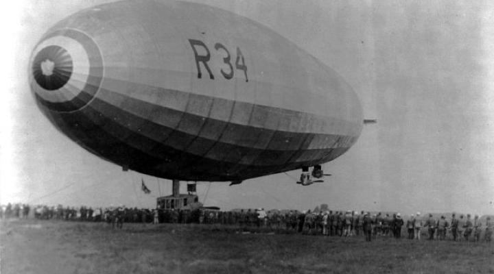 Lądowanie R34 w Mineola w Nowym Jorku (6 lipca 1919r.) (fot. Library of Congress, USA/Domena publiczna/Wikimedia Commons)
