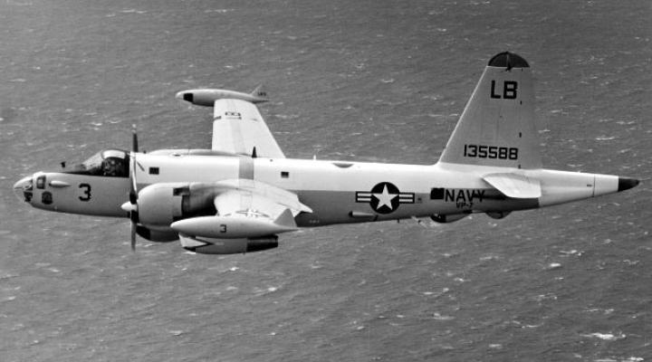 Lockheed P-2 Neptune w locie (fot. USN/Domena publiczna/Wikimedia Commons)