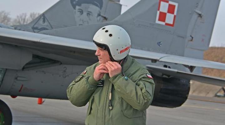 Lot pożegnalny płk. pil. mgr. inż. Mirosława Zimy (fot. 22.BLT)