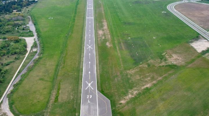 Lotnisko Białystok-Krywlany - betonowy pas startowy (fot. Marcin Jakowiak-UM Białystok)