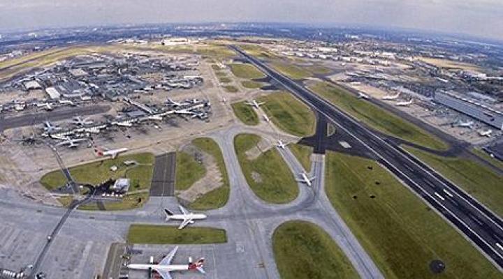 Lotnisko Heathrow (fot. dailymail.co.uk)