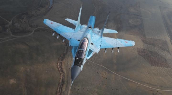 MiG-35 w locie - widok z góry z przodu (fot. uacrussia.ru)
