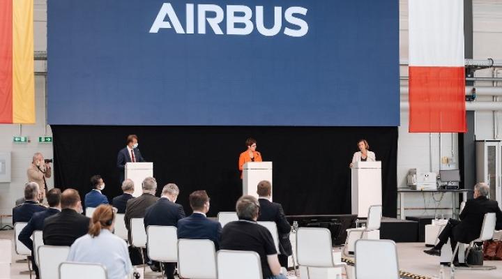 Ministrowie obrony Niemiec i Francji odwiedzili zakład Airbusa w Manching (fot. Airbus)
