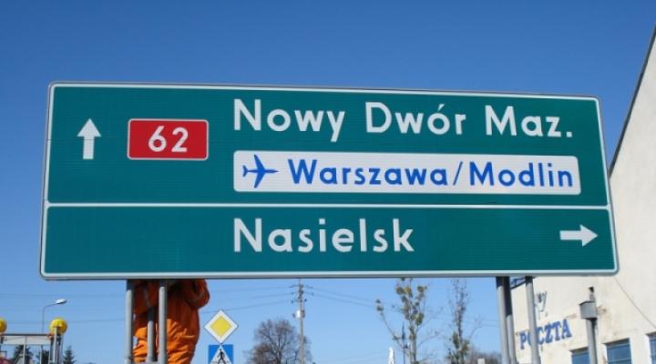 Oznakowanie dojazdu do lotniska Warszawa Modlin