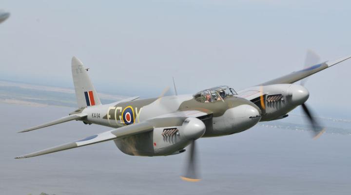 Odrestaurowany samolot myśliwsko bombowy Mosquito