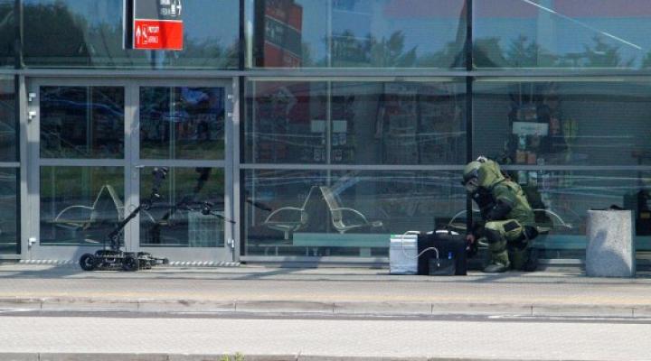 Niebezpieczny bagaż przyczyną ewakuacji w Modlinie (fot. NOSG)