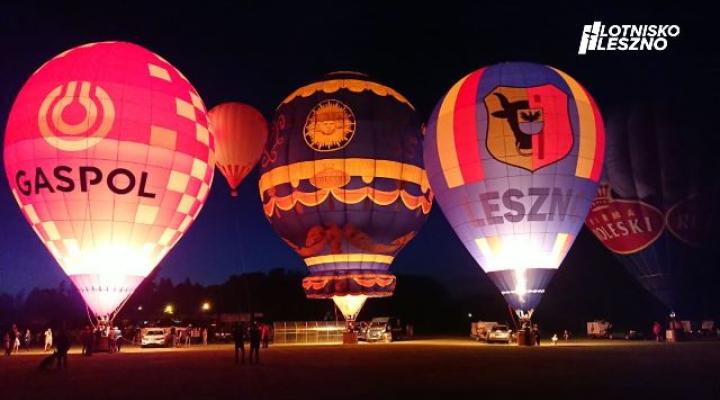 Nocny Pokaz Balonów (fot. Lotnisko Leszno)