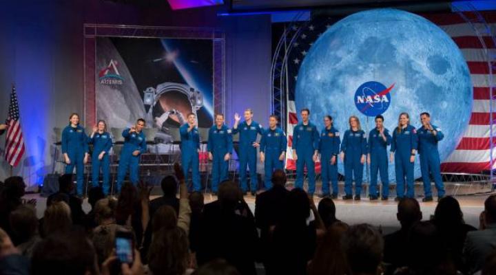 Nowa klasa astronautów NASA - ceremonia ukończenia szkoły w Johnson Space Center w Houston (fot. NASA)
