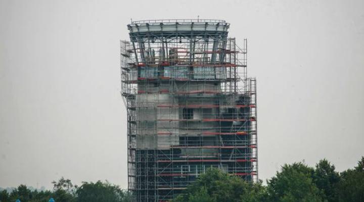 Nowa wieża kontroli lotów na krakowskim lotnisku w trakcie budowy (fot. PAŻP)