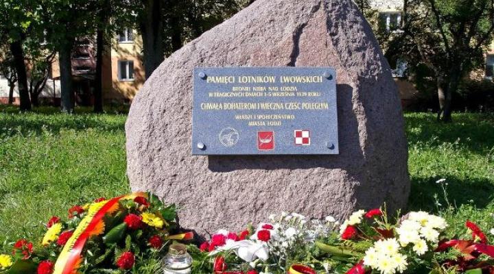 Obelisk Pamięci Lotników Lwowskich (fot. uml.lodz.pl)