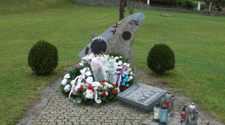 73 rocznica katastrofy Halifaxa z 301 Dywizjonu w Radaticach na Słowacji (fot. kksl.p40.pl)