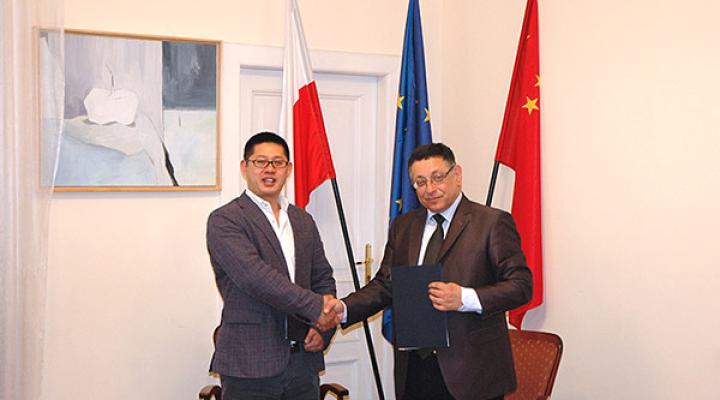 Steven Zhang, General Manager of Jiangsu Aero AT Ltd,  Director of AERO AT Sp.z o. o. oraz Sławomir Majman prezes PAIiIZ