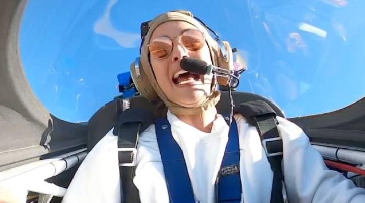 Paulina Krupińska w samolocie akrobacyjnym Łukasza Czepieli (fot. Red Bull Polska)