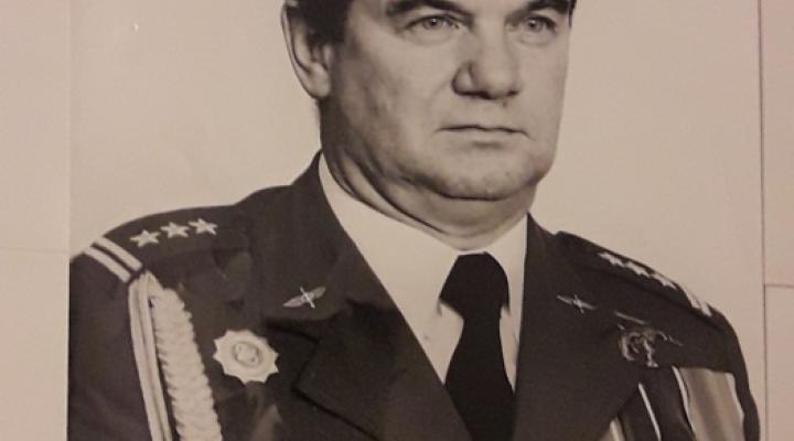 Płk. pil. Stanisław Czarny (fot. archiwum rodzinne płk.dypl.pil Stanisława Czarnego z drugiej połowy lat 70-tych)