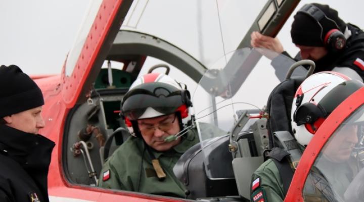 Płk pilot Jerzy Trzaszczka za sterami samolotu TS-11 Iskra (fot. 4.SLSz)