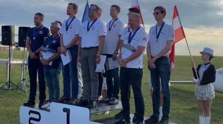 Polacy wywalczyli drużynowe złoto w klasie Unlimited w Lesznie (fot. Aeroklub Polski)