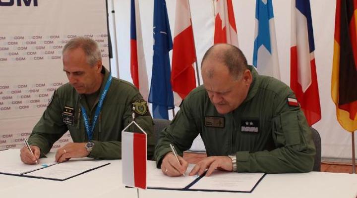 Podpisanie porozumienia w Ostrawie (fot. wojsko-polskie.pl/dorsz)