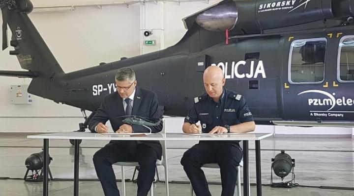 Podpisanie umowy na zakup śmigłowców pomiędzy PZL Mielec a polską Policją (fot. MSWiA/Twitter)