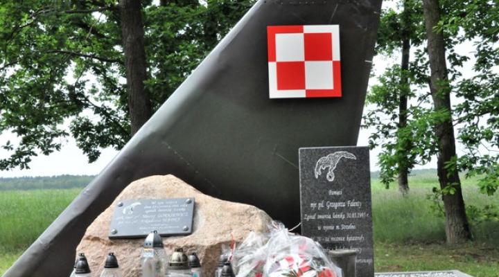 Pomnik upamiętniający katastrofę Su-22 w Powidzu i poległych pilotów (fot. kpt. Martyna Fedro-Samojedny)