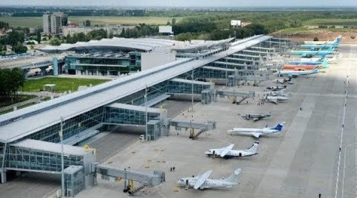 Port Lotniczy Boryspol pod Kijowem - terminal D (fot. kadr z filmu na youtube.com)