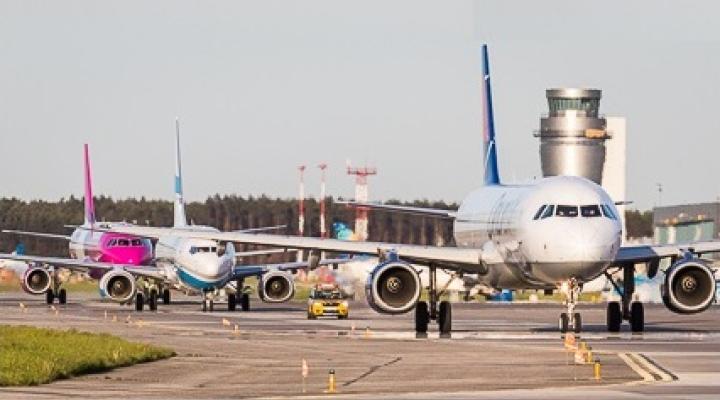 Port Lotniczy Katowice – samoloty i nowa wieża (fot. katowice-airport.com)