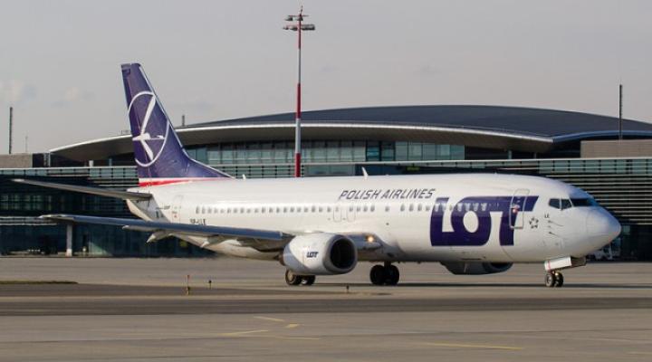Port Lotniczy Rzeszów-Jasionka - samolot LOT-u na płycie (fot. rzeszowairport.pl)