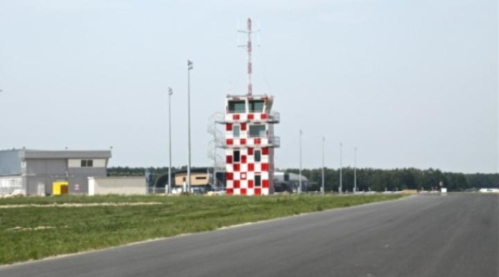 Port Lotniczy Warszawa-Modlin - dotychczasowa wieża kontroli lotów (fot. Paweł Korzec)