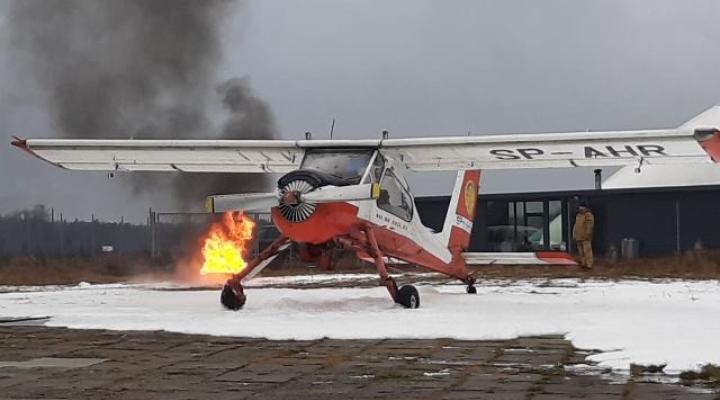 Pożar na lotnisku Olsztyn-Dajtki - ćwiczenia służb ratowniczych (fot. Aeroklub Warmińsko-Mazurski)