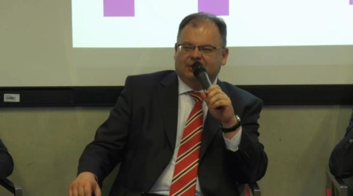 Piotr Samson, Prezes ULC na Międzynarodowej Konferencji JARUS2019 w Katowicach (fot. kadr z filmu Metropolia GZM na Facebooku)