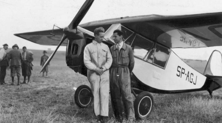 Porucznik pilot Mieczysław Pronaszko (z lewej) i inżynier Stanisław Wigura przed samolotem RWD-5 (SP-AGJ) (fot. nac.gov.pl)