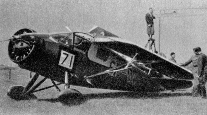 RWD-9 Jerzego Bajana podczas próby składania skrzydeł (fot. Wikimedia Commons)