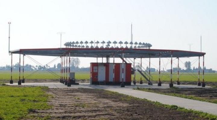 Główna pomoc nawigacyjna dla radomskiego lotniska zbudowana
