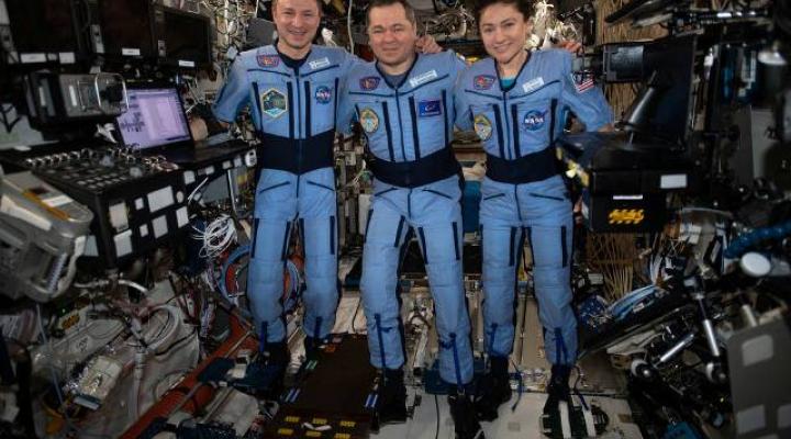 Astronauci: Rosjanin Oleg Skripoczka oraz Amerykanie Jessica Meir i Andrew Morgan (fot. NASA)