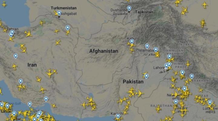 Ruch lotniczy nad Afganistanem (fot. flightradar24.com)