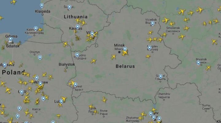 Ruch lotniczy nad Białorusią (fot. flightradar24.com)