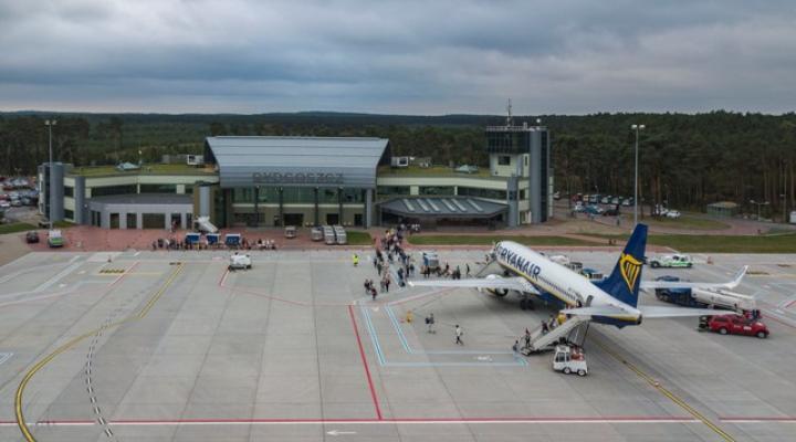 Port Lotniczy Bydgoszcz - samolot linii Ryanair na płycie lotniska (fot. plb.pl)