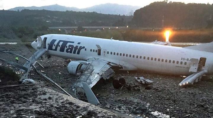 Samolot rozbił się na lotnisku w Soczi (fot. dailymail.co.uk)