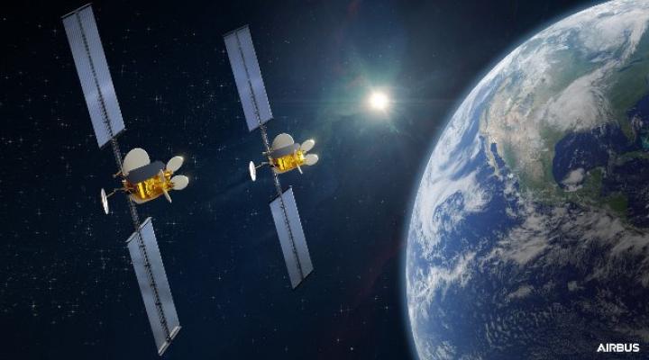Satelity OneSat w przestrzeni kosmicznej (fot. Airbus)