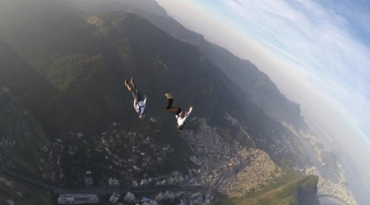 Skydiving nad Rio (fot. Alex Aimard)