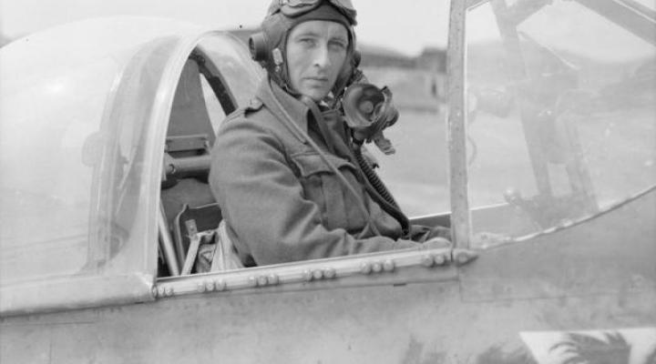 Stanisław Skalski w 1943 roku (fot. Royal Air Force official photographer/Domenta publiczna/Wikimedia Commons)