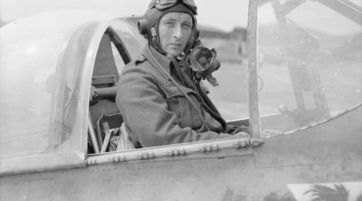 Stanisław Skalski w 1943 roku (fot. Royal Air Force official photographer, Wikimedia Commons)