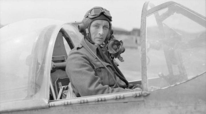 Stanisław Skalski w samolocie w 1943r. (fot. Royal Air Force/Domena publiczna/Wikimedia Commons)